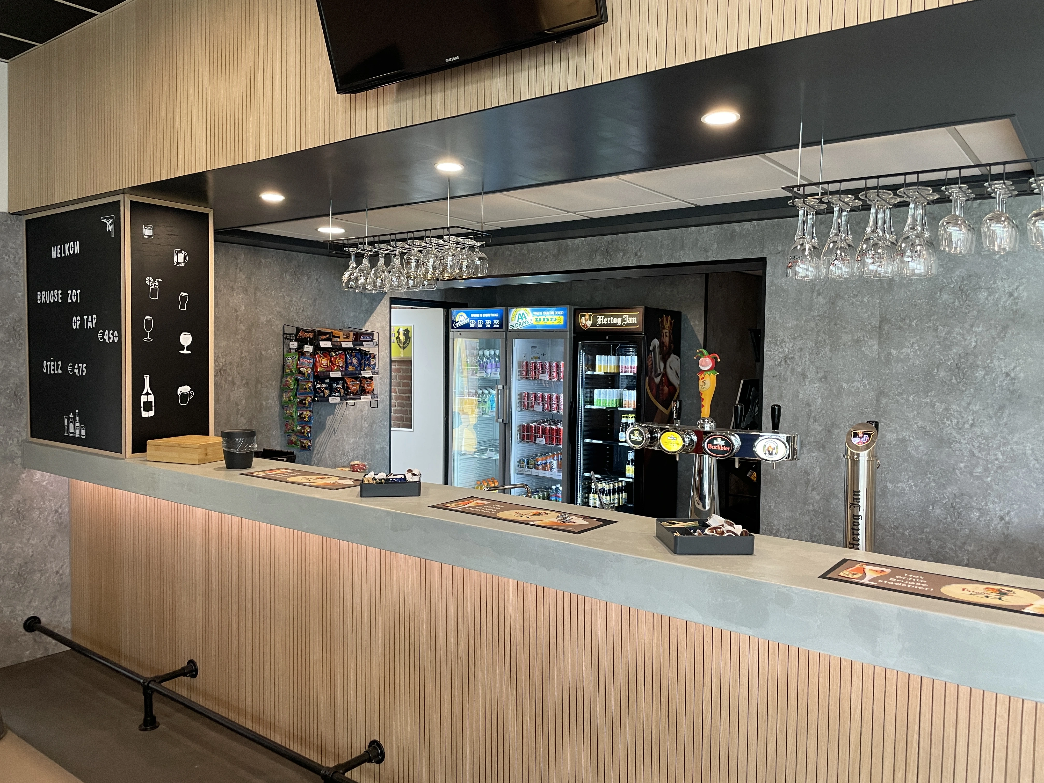 Oplevering van de nieuwe bar van RKSV Brakkenstein